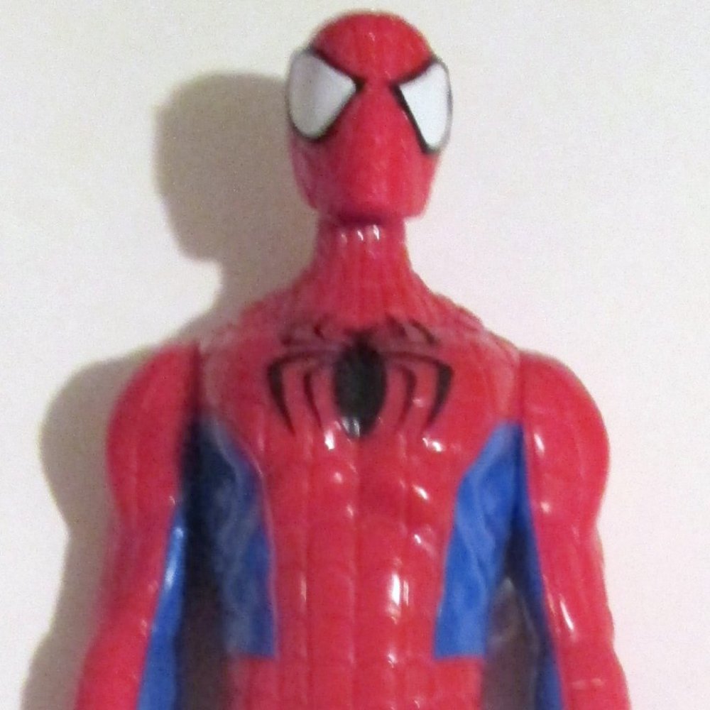 Spiderman 11.5" Action Figure Hasbro Marvel 2013
